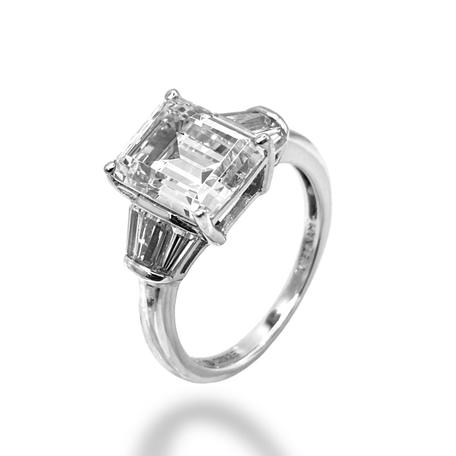 4.00 CT RADIANT-CUT DIAMOND ENGAGEMENT RING 18KT