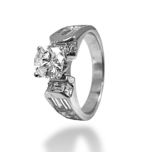 3.00 CT ROUND-CUT DIAMOND ENGAGEMENT RING 18KT